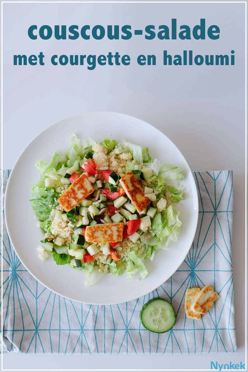 Couscoussalade met halloumi, courgette, komkommer, paprika en zonnebloempitten. Via nynkek.nl
